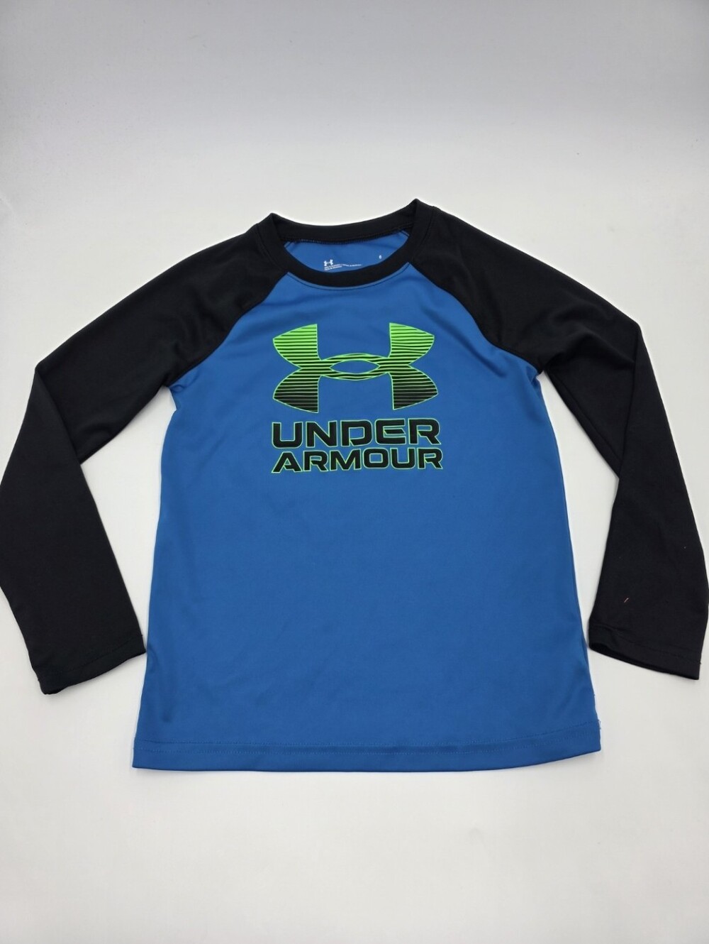 Under Armour Boys' raglan performance tee size 6